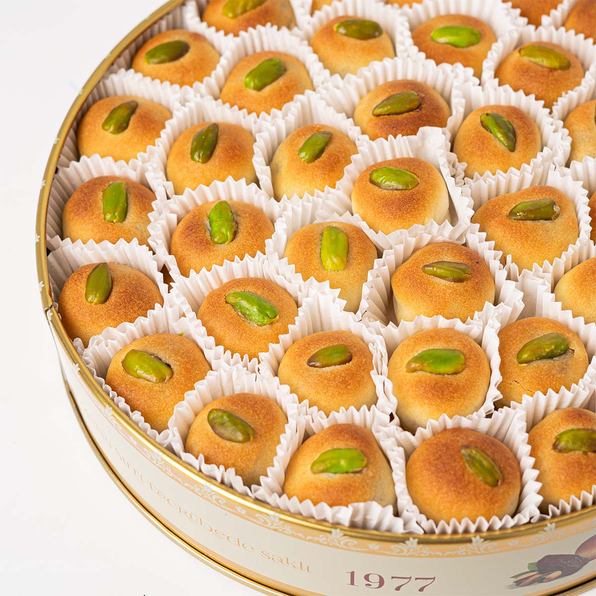 Antep fıstıklı bülbül yuvası baklava tepsisi