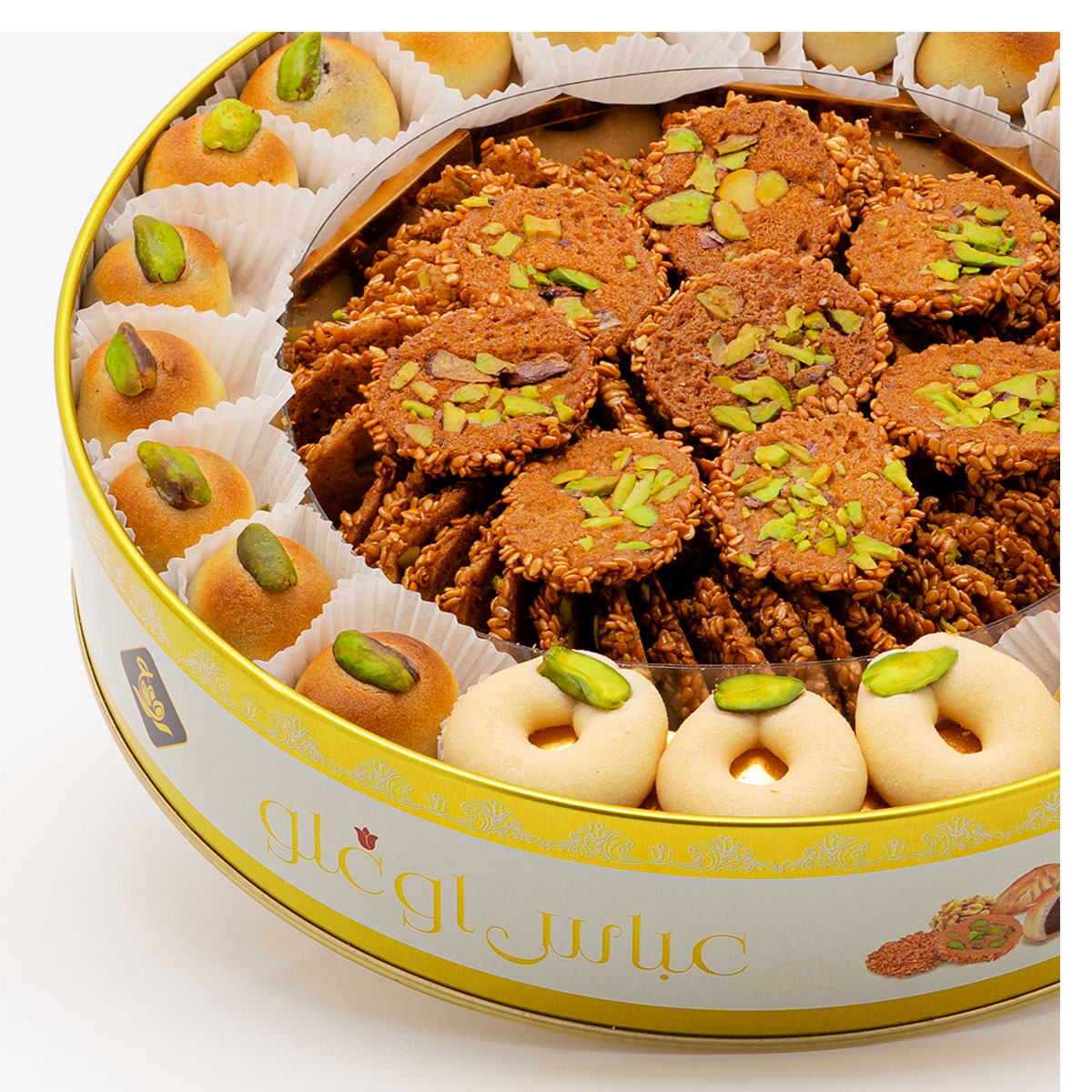 Geleneksel bayram tatlıları – baklava, maamoul ve kurabiye çeşitleriyle hazırlanan şık bayram sofrası